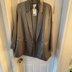 Sage green pant suit. Perfect NYE outfit!